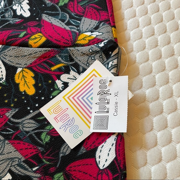 LulaRoe Cassie Skirt NWT Fun Print Size Women’s XL - Picture 4 of 10